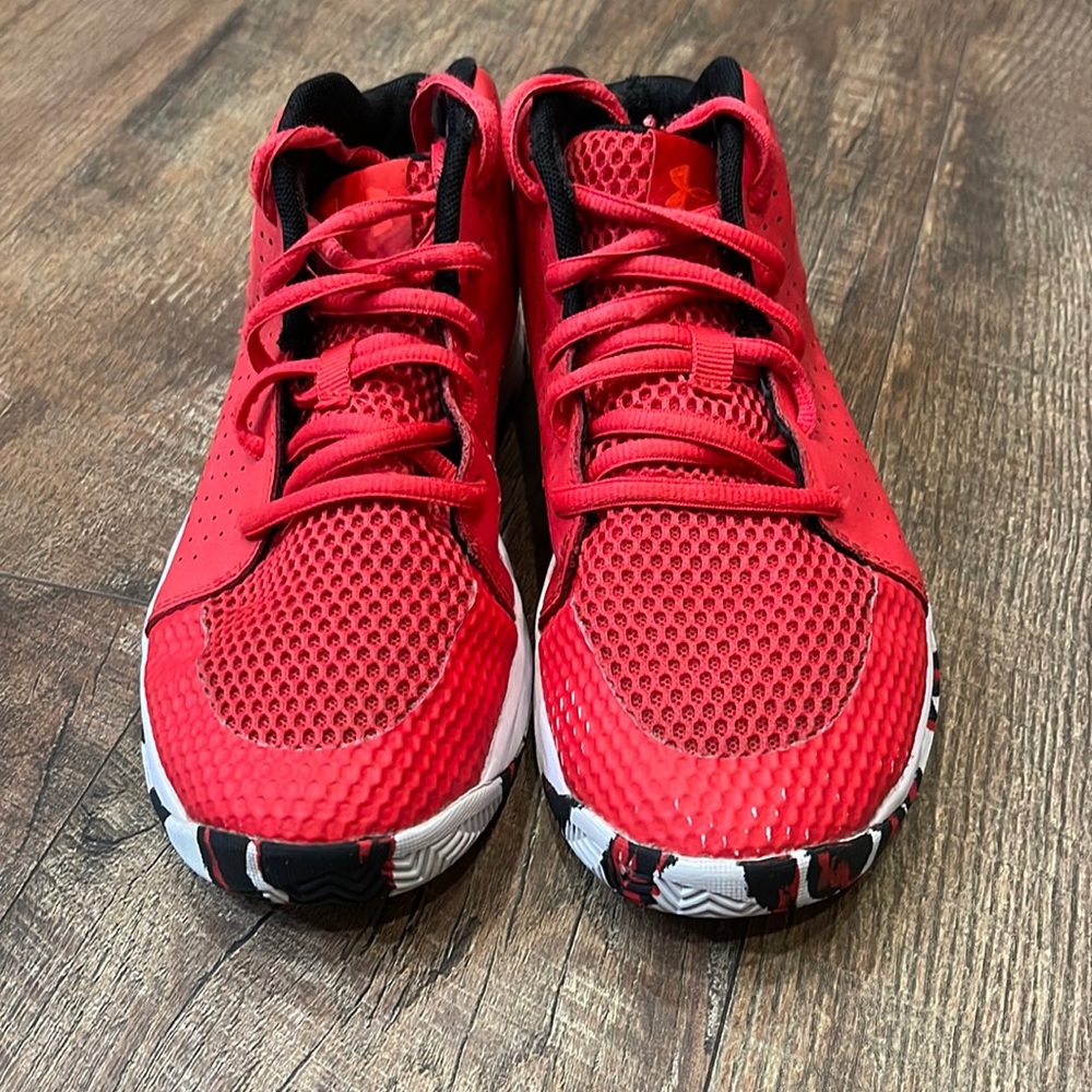 Boys basketball shoes